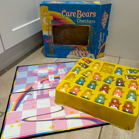 Care Bears checkers board game 2004 - Picture 2 of 12